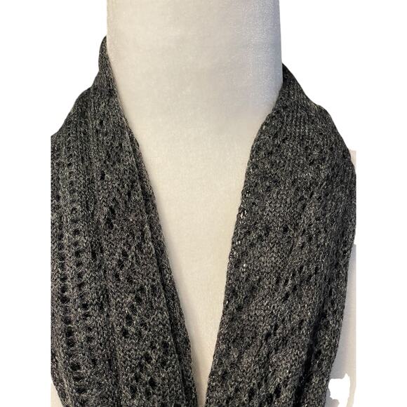 Minicci Women's Gray and Metallic Silver Threaded Infinity Scarf NWT - Picture 5 of 9